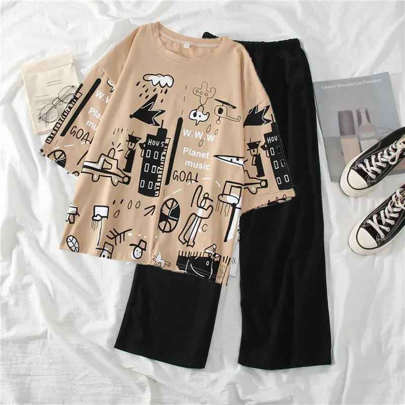 Beige Graphic T-Shirt & Black Pants Set